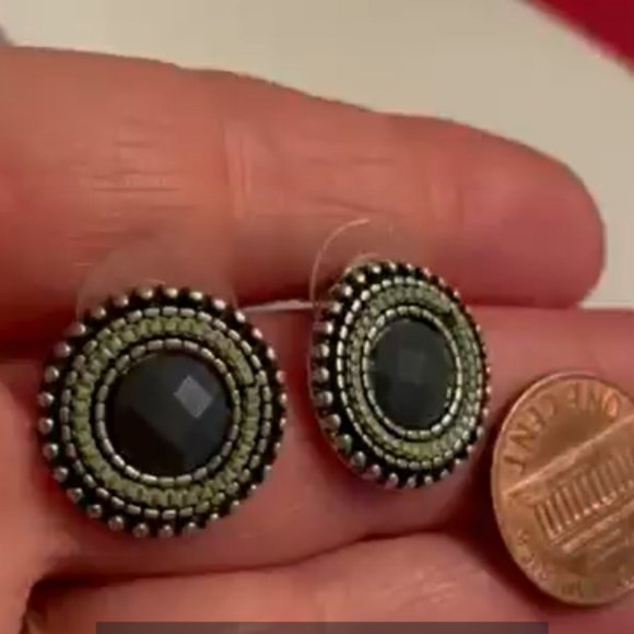 Brand New - Charming Charlie Button Earrings - Picture 1 of 1